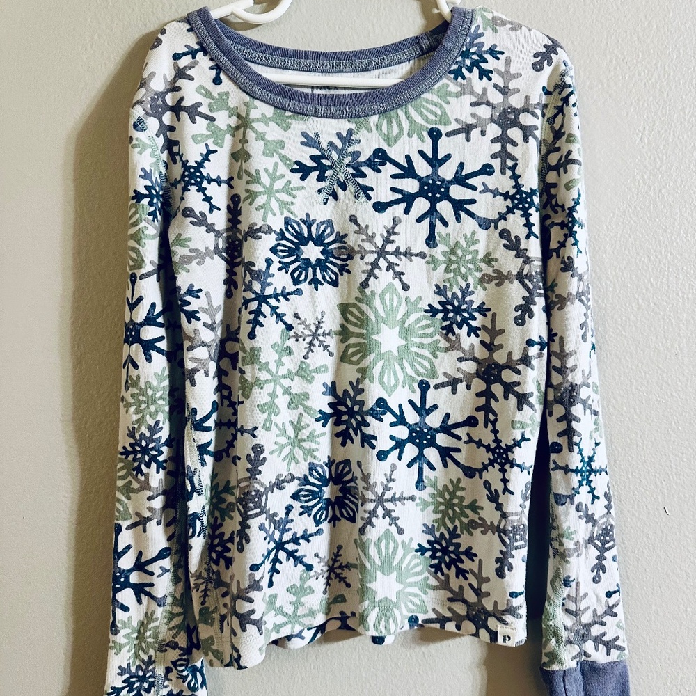 PACT kids 100% Organic cotton pajamas size 8 snowflake